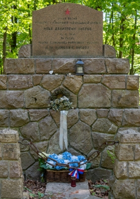 Pamätník gen. Ilju Danieloviča Dibrova pod Veľkou Javorinou