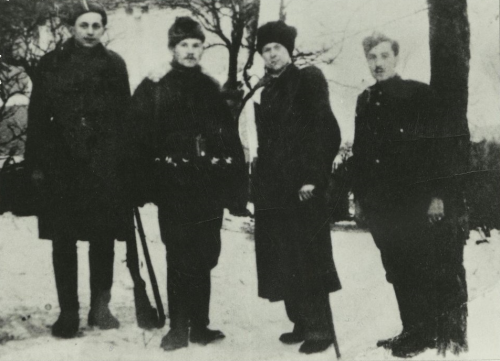 Časť štábu 6. oddielu HURBAN Druhej čs. part. brigády J.V. Stalina v podjavorinskom kraji v zime 1944/1945. Zľava doprava: Jozef Brunovský, Miloš Uher, Ján Buban, asi Lukáč Ivanič. Vojenský historický