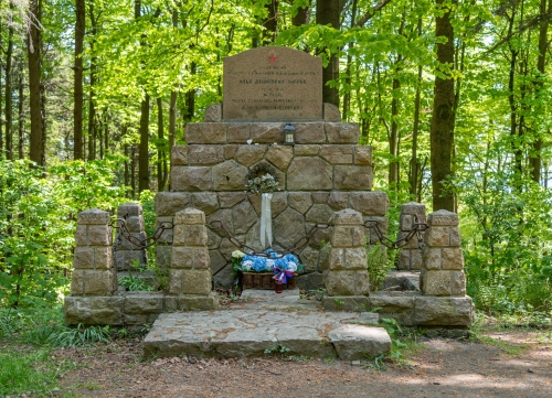 Pamätník I. D. Dibrova pod Veľkou Javorinou